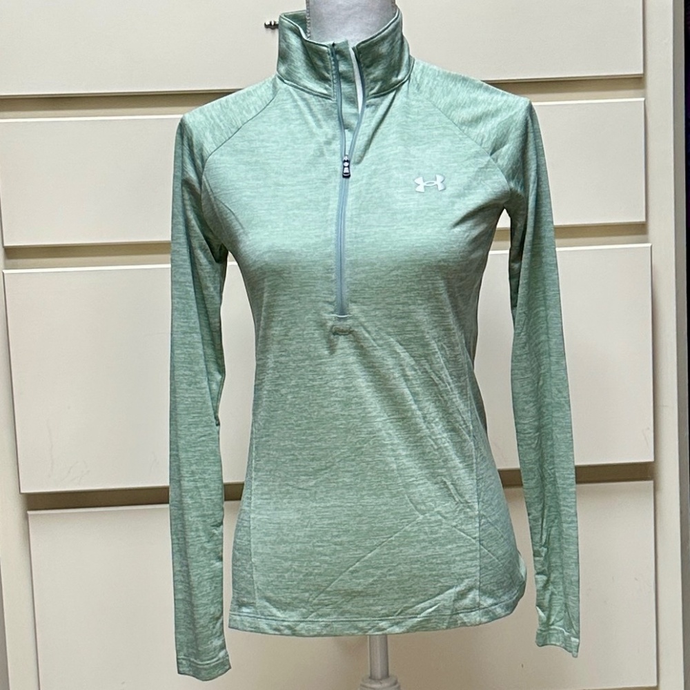 Under Armour NWT dri fit loose quarter zip szie small